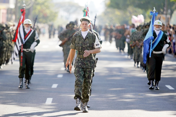 Tiro de Guerra desfila no 7 de Setembro: esse patriotismo também deve ser externado também em atitudes no dia a dia